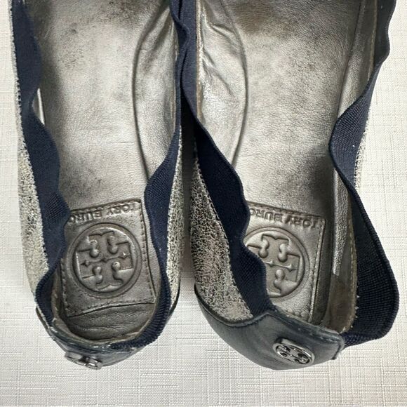 Tory Burch Size 7.5 Navy Blue and Distressed Silver Leather Flats - Picture 8 of 13